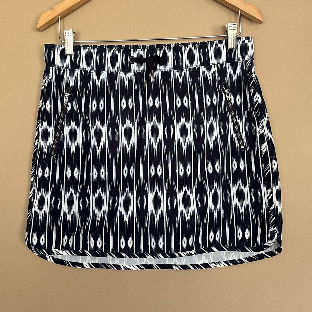 {Athleta} Reflection Stretch In Skort in Navy Ikat - Womens Small